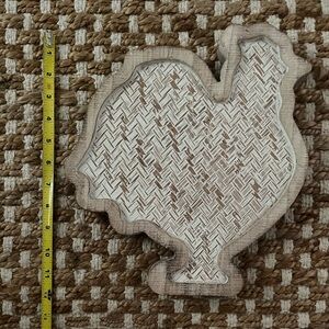 Wooden Lattice Style Chicken Decor